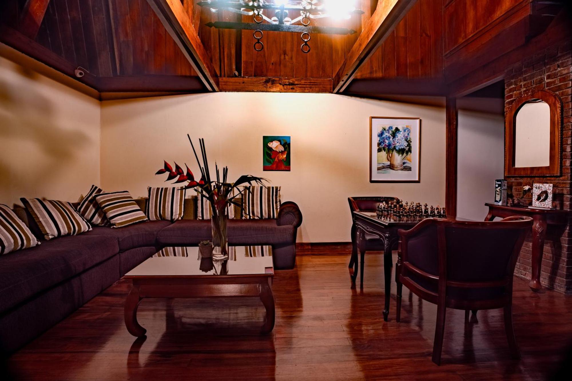 Hotel Villa Florencia Turrialba Exteriör bild